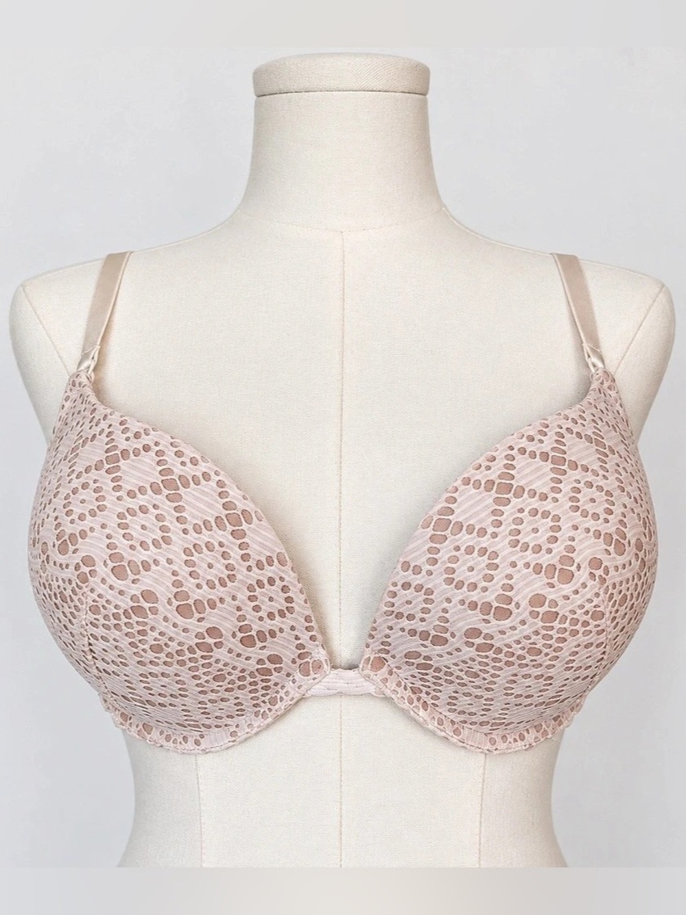 Victoria’s Secret Push-Up Bra 38C Blush Nude Lace Plunge Padded Underwire